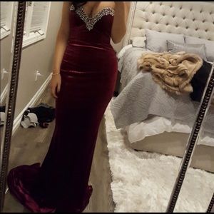 💋PORTIA AND SCARLETT RED VELVET GOWN 💄